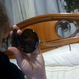 womans sun glasses